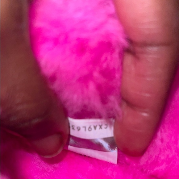 UGG Vibrant Pink Slippers with Heart Accent. Brand New‼️ Without Box - Picture 12 of 15